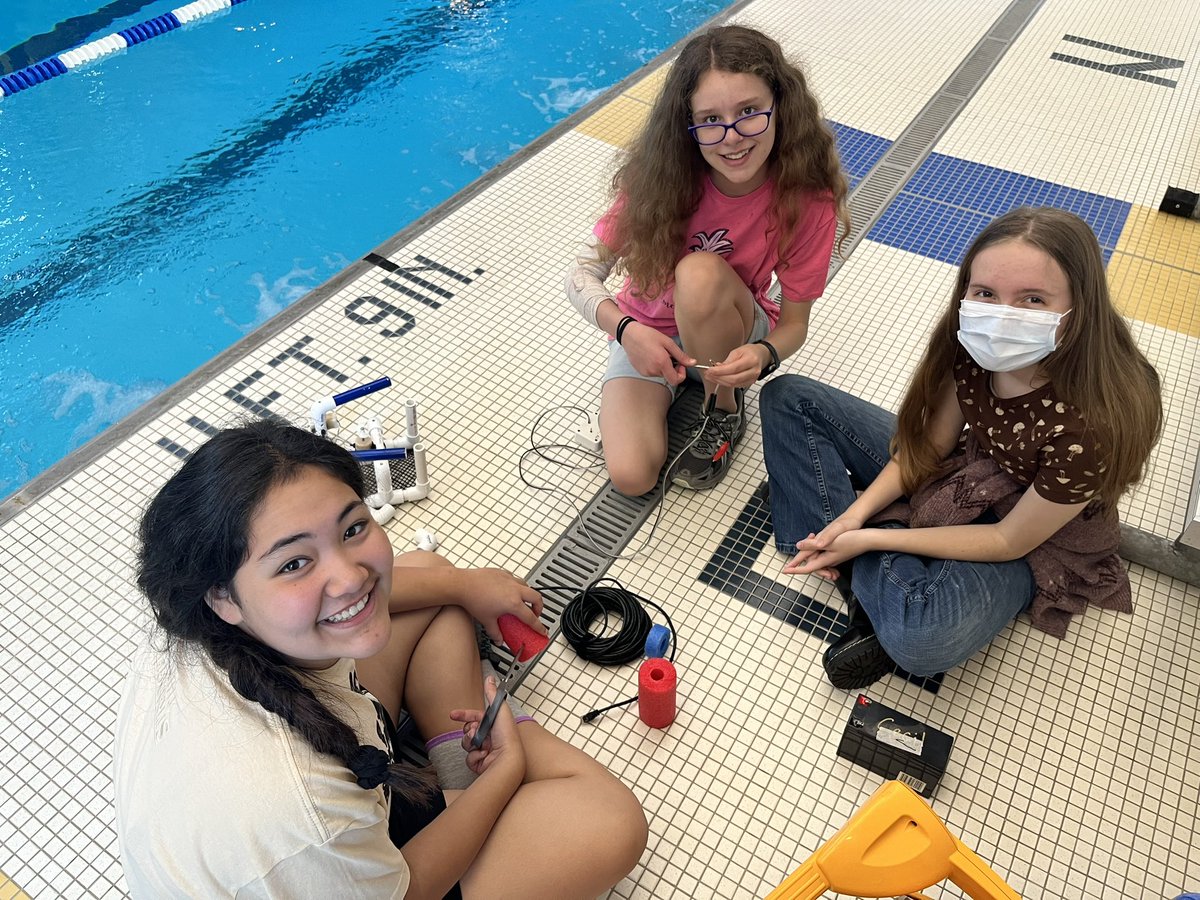 Wilsonh232's tweet image. Congratulation Cecil on winning 2nd place at Sea Perch! Students constructed remote controlled vehicles to complete four underwater tasks. Awesome job! @CISCMSD @canon_mac