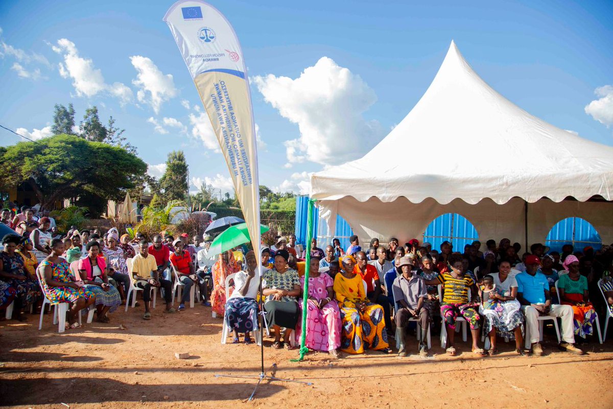 RwandaB2Justice's tweet photo. Today, UPR Advocacy Champion @crd_rw implemented a UPR recommendation on Freedom of opinion, Association and Peaceful assembly under #AHRR project financed by @EUinRW @RwandaB2Justice, @IBJGlobal, @iPeace_GL, and @pfrwanda @GasaboDistrict during #Intekoy'Abaturage #nderasector https://t.co/35sCUZahdR