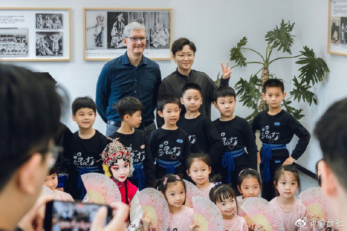 The idiocy and hypocrisy of anti-China fanatics.

Notice how the ideological anti-China lunatics keep quiet when American CEOs like Tim Cook and Elon Musk go to China, praise the country, and schmooze with Chinese officials.

Nobody screams, “Elon Musk is a CCP apologist!” Nobody…