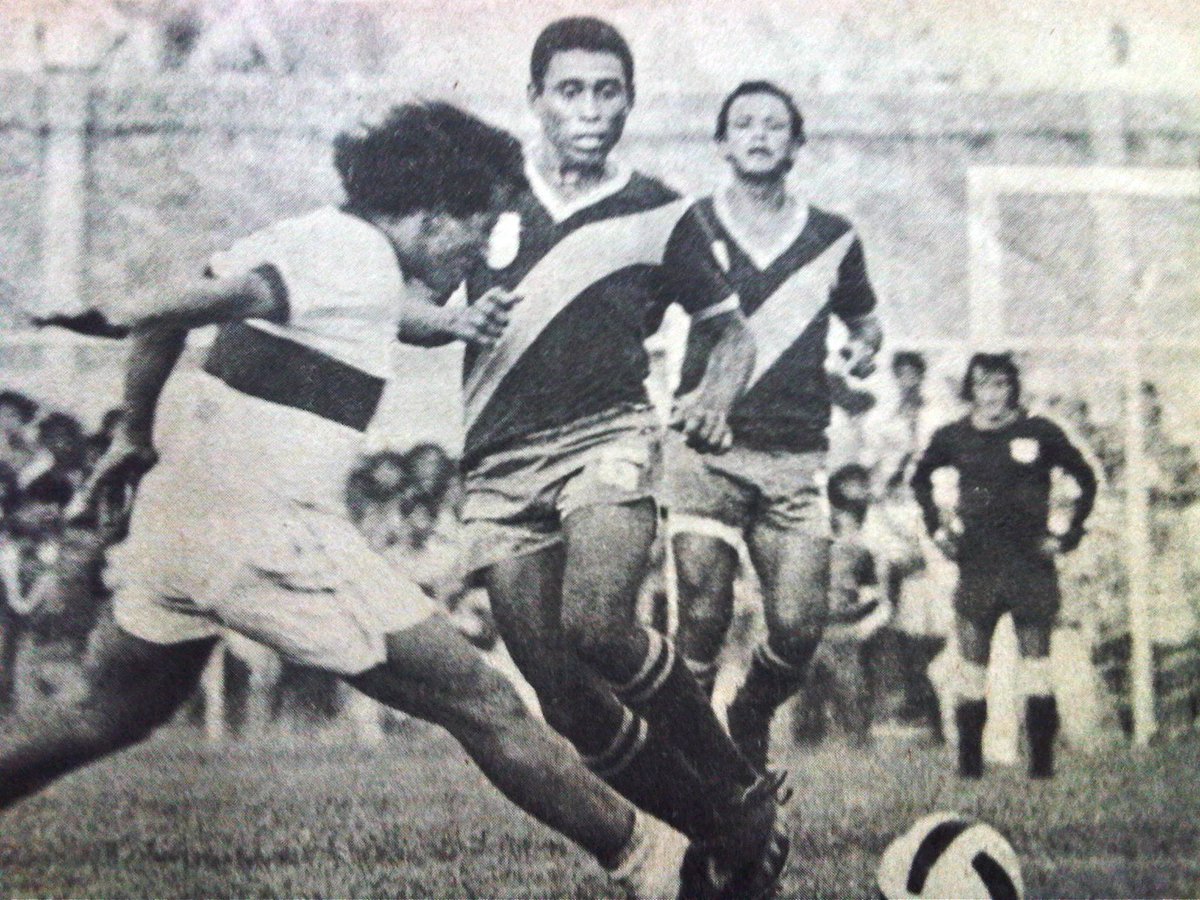 📆 30 Mayo 1976. 🏆 Campeonato Nacional. 🏟 Estadio 9 de Mayo. ⚡️ Audaz Octubrino 1 x 1 Emelec. ⚽️ Americo Paredes. Emelec conseguía su 5to empate y acumulaba 7 victorias en 13 fechas jugadas, peleaba el liderato con El Nacional.