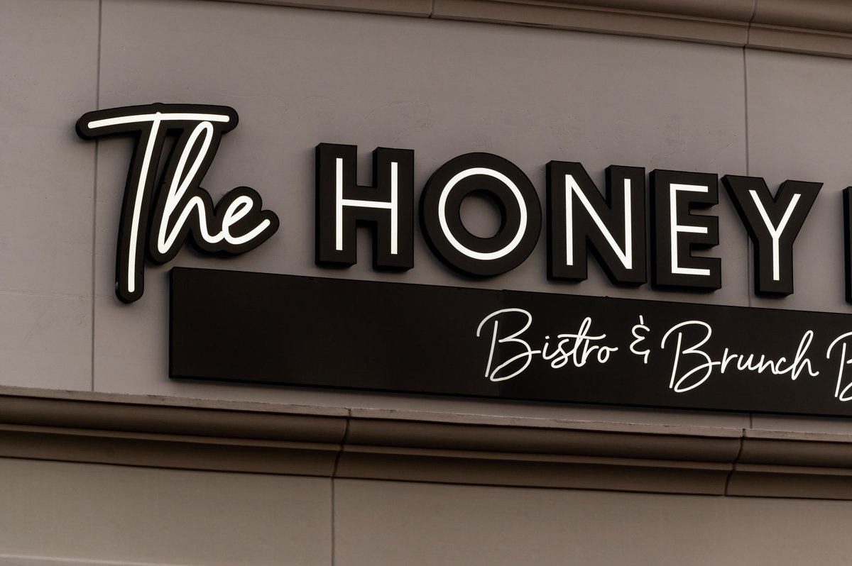 aria_signs's tweet photo. Brunch is getting a little sweeterπ―π₯
Looking for your next brunch spot? Go to The Honey Hole in Houston, TX
We fabricated this custom storefront sign featuring LED-illuminated channel letters.
#brunch #houstonbrunch #brunchhtx #houstonfood https://t.co/oi1x2Q3WDK