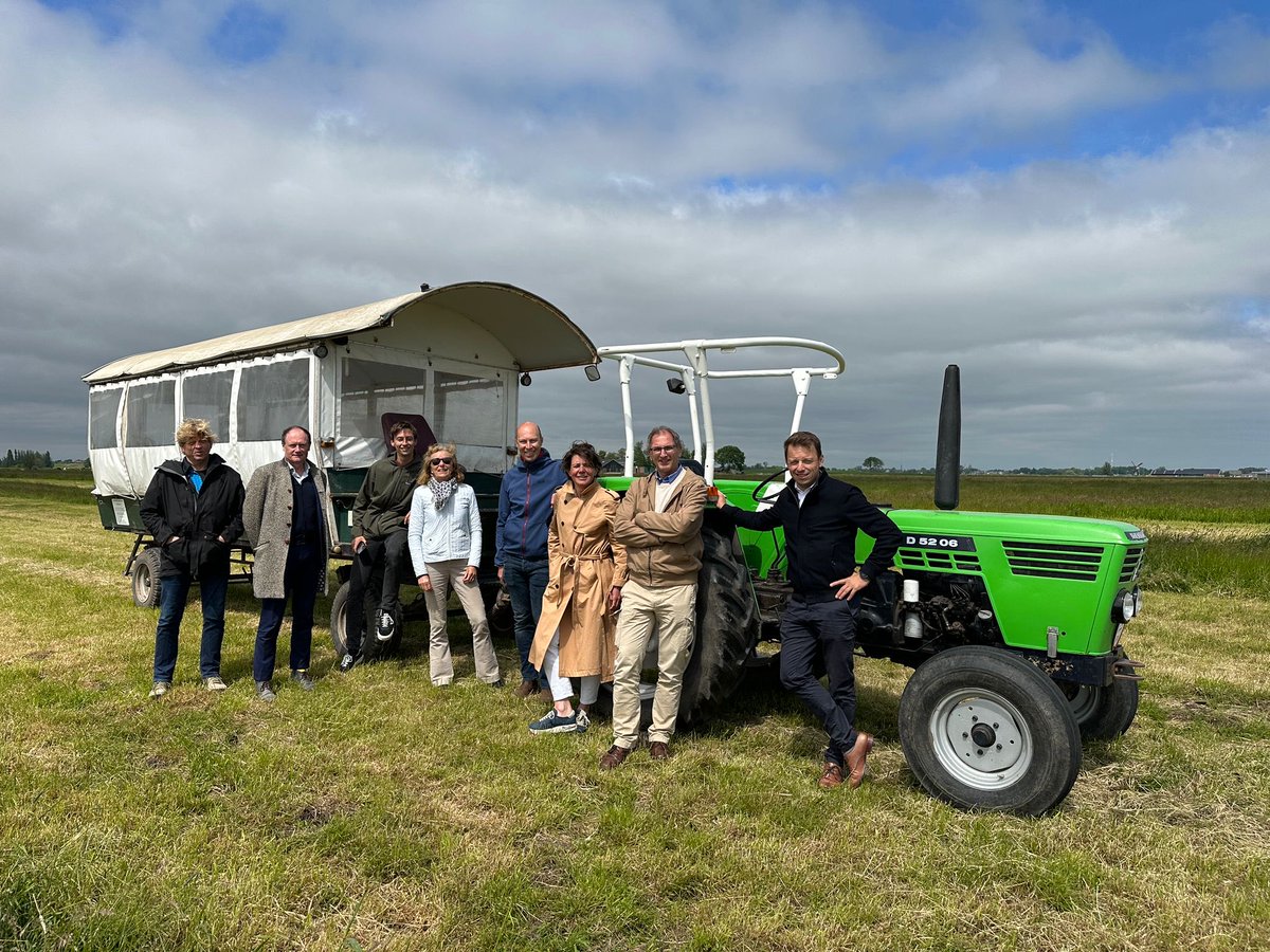 Vandaag een bezoek gebracht aan het bedrijf van @Jasper_Meerkerk . Een visionaire boer die met empirisch onderzoek het bedrijf verder brengt op ecologie, natuurbeheer, veehouderij. Dank Jasper dat we je bedrijf mochten bezoeken!
