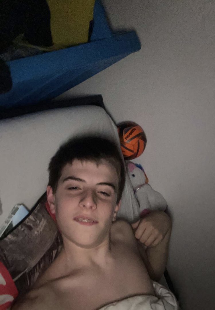 MetisseDeter's tweet photo. @zeerTwt Poser pas de question c’est un boug de ma classe https://t.co/3ZW7sQtqTy