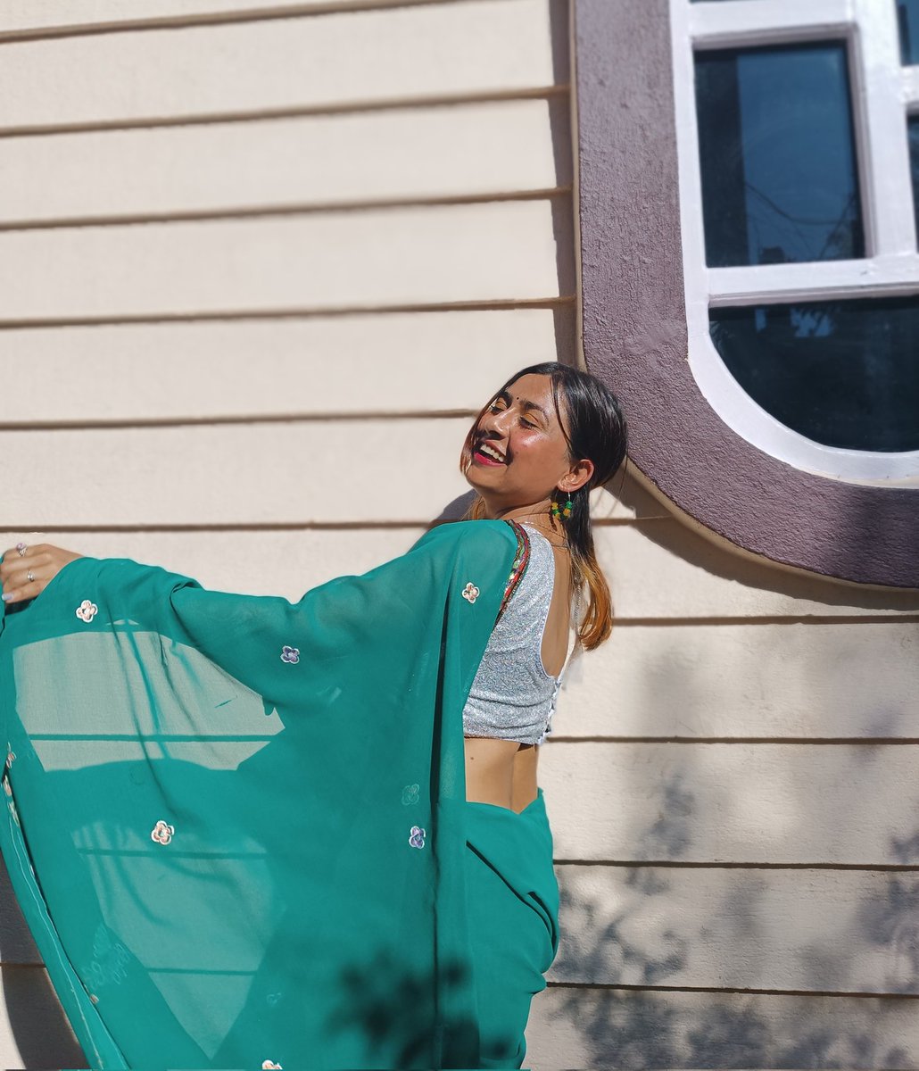 आजभोलि त्यो फुलबाट अरु कसैको गन्ध आउँछ, जुन फूललाई मैले फुल्न सिकाएको थिएँ!