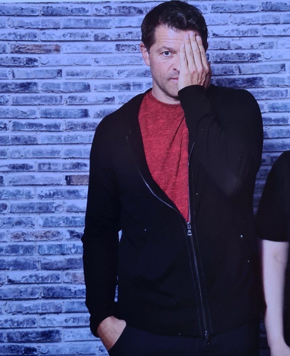 reBEC95ca's tweet photo. Incredibly excited for the next episode of #CWGothamKnights . 🦇 
Until then I'm just gonna keep staring at my #MishaCollins photo op from last weekend 😉

#RenewGothamKnights https://t.co/B3qQUVGFQN