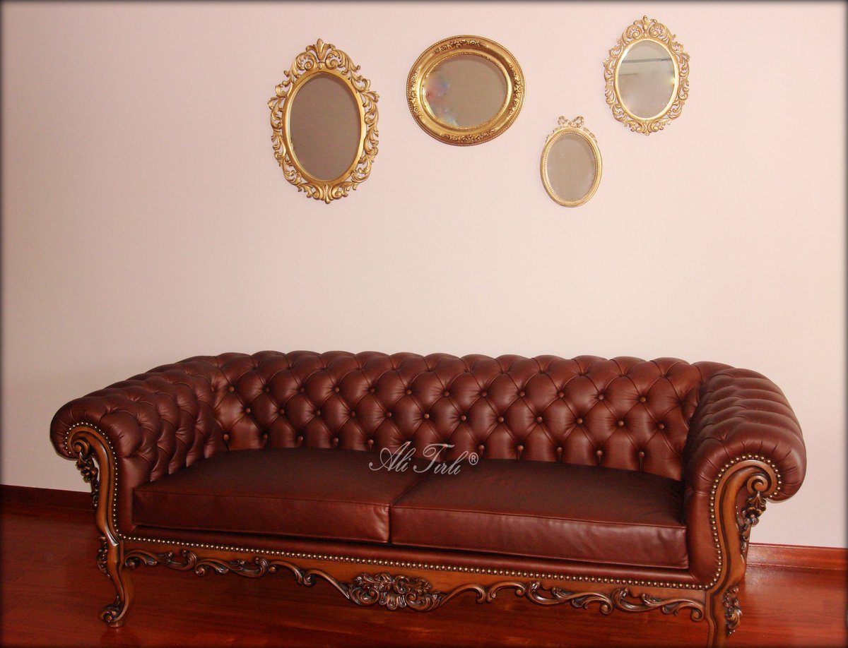 ▪️Sipariş ve bilgi için/Whatsapp: +90 533 595 58 07
#alitirli #classicfurniture #homedecor #wood #turkiye #koltuk #modoko #home #chester #chair #mimar #oturmagrubu #icmimar #homeinterior #interiors #doseme #classic #furniture #kanepe #mobilya #yesilkoy #florya #galatasaray #basak