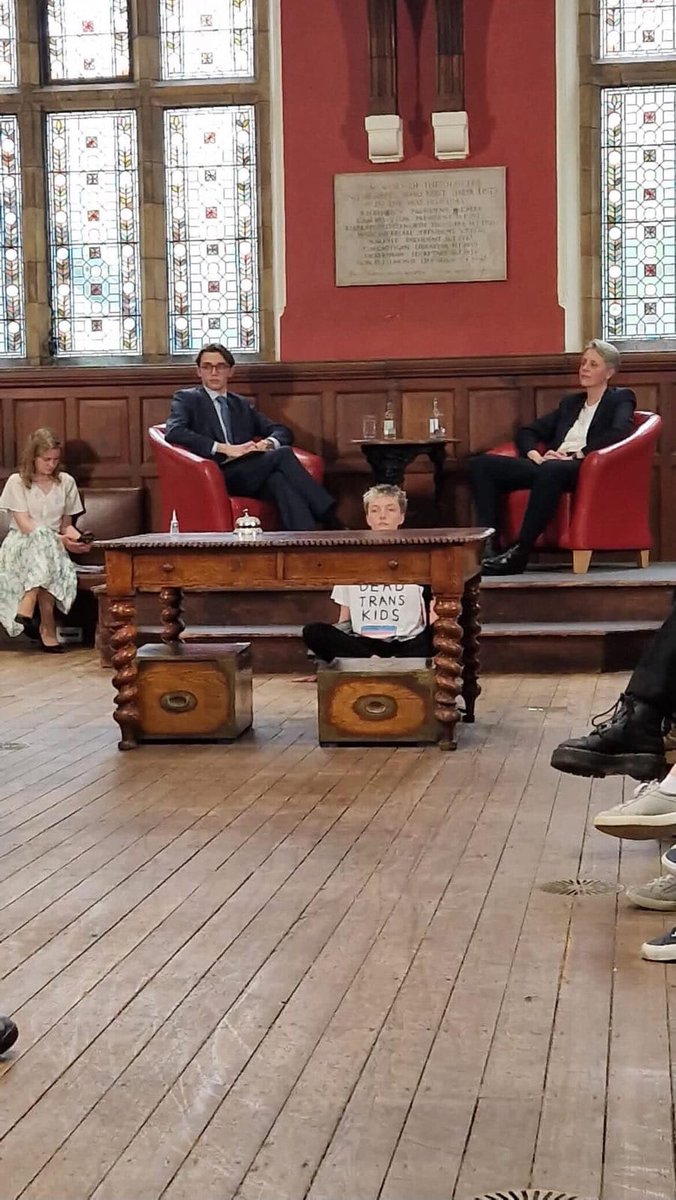 This evening I glued my hand to the floor of the Oxford Union debating chamber, wearing a t-shirt which said “NO MORE DEAD TRANS KIDS”, in front of Kathleen Stock during her talk at the Union. Here’s why I felt I had to take this action: