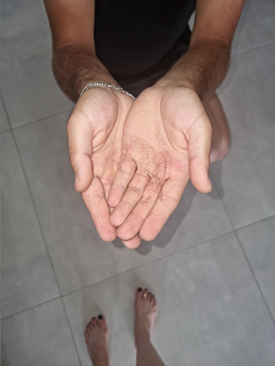 QueenDominaKim's tweet photo. He has paid 200$ to have the privilege of picking up hair that belongs to me from the floor and got to keep them 😊😈 https://t.co/NdMQmxOGI6