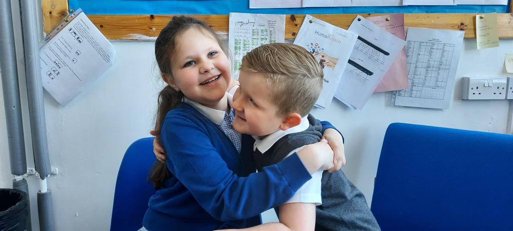 Darnley_Primary's tweet photo. What a great day K had visiting G at her school in Boโness! After exchanging gifts, there was a tour of the school and then they played the Yes, No Game and Noughts and Crosses. Lunch was alfresco as the sun was shining! #partnerships #inclusion #VIAwareness @GrangePrimSch https://t.co/utmbhMjlhH