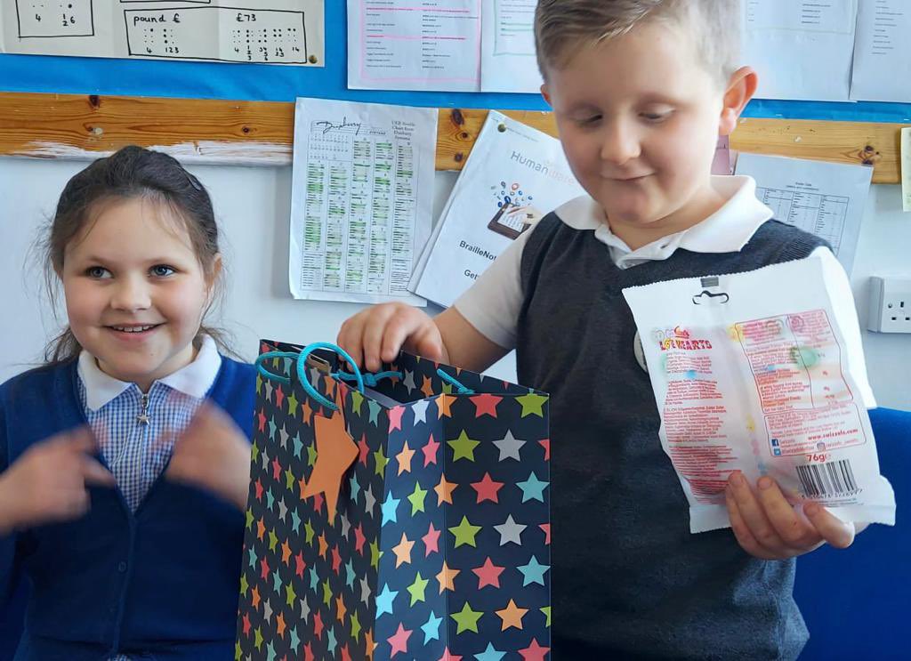 Darnley_Primary's tweet photo. What a great day K had visiting G at her school in Boโness! After exchanging gifts, there was a tour of the school and then they played the Yes, No Game and Noughts and Crosses. Lunch was alfresco as the sun was shining! #partnerships #inclusion #VIAwareness @GrangePrimSch https://t.co/utmbhMjlhH