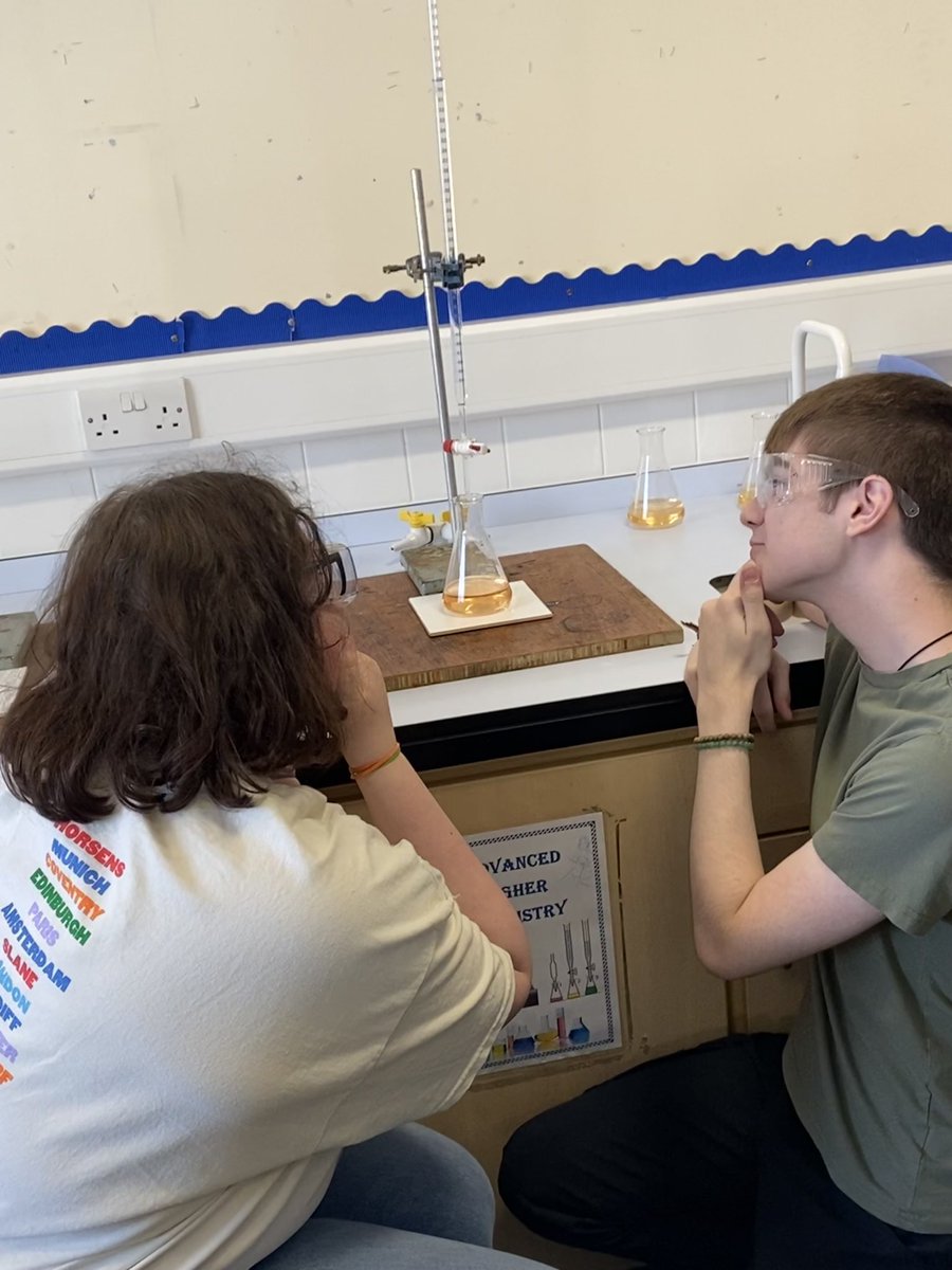 Now their exams are finished, S5 (and a few S4) chemists have been in yesterday and today to take part in the <a href="/RoySocChem/">Royal Society of Chemistry</a> analyst competition! Great opportunity to practice a range of practical techniques and work on their analytical and problem solving skills! 🤩 @BrochSci