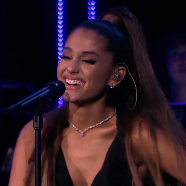 ariloveplace's tweet image. 