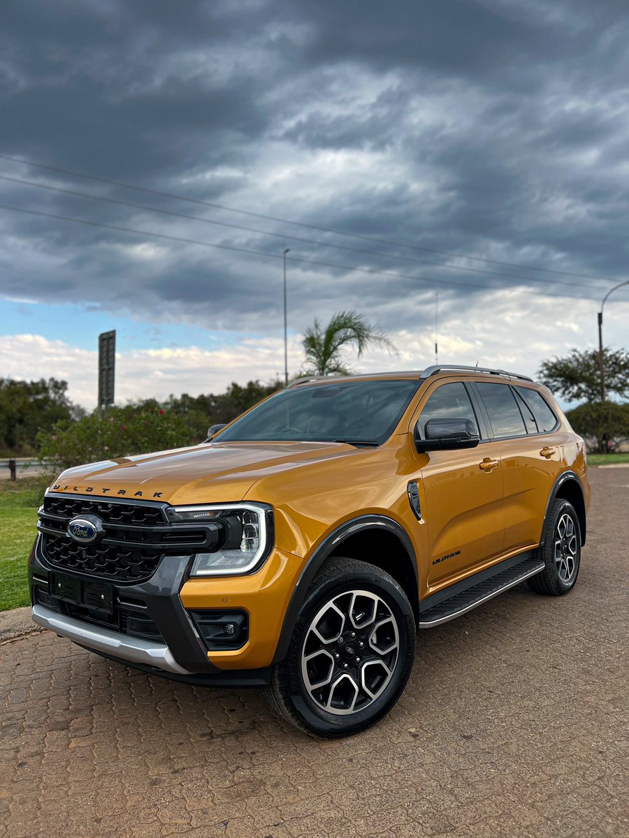 apexmagza's tweet image. The Everest Wildtrak is an absolute hauler on the open road! It will set you back R1,084,000 and includes some niceties such as 20-inch alloys, large panoramic sunroof, adaptive cruise control, reverse brake assist and a TPM system. 

#NextGenEverestWildtrak @FordSouthAfrica