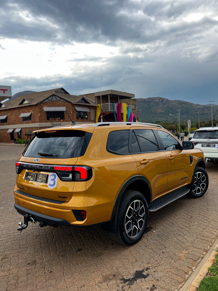 apexmagza's tweet image. The Everest Wildtrak is an absolute hauler on the open road! It will set you back R1,084,000 and includes some niceties such as 20-inch alloys, large panoramic sunroof, adaptive cruise control, reverse brake assist and a TPM system. 

#NextGenEverestWildtrak @FordSouthAfrica