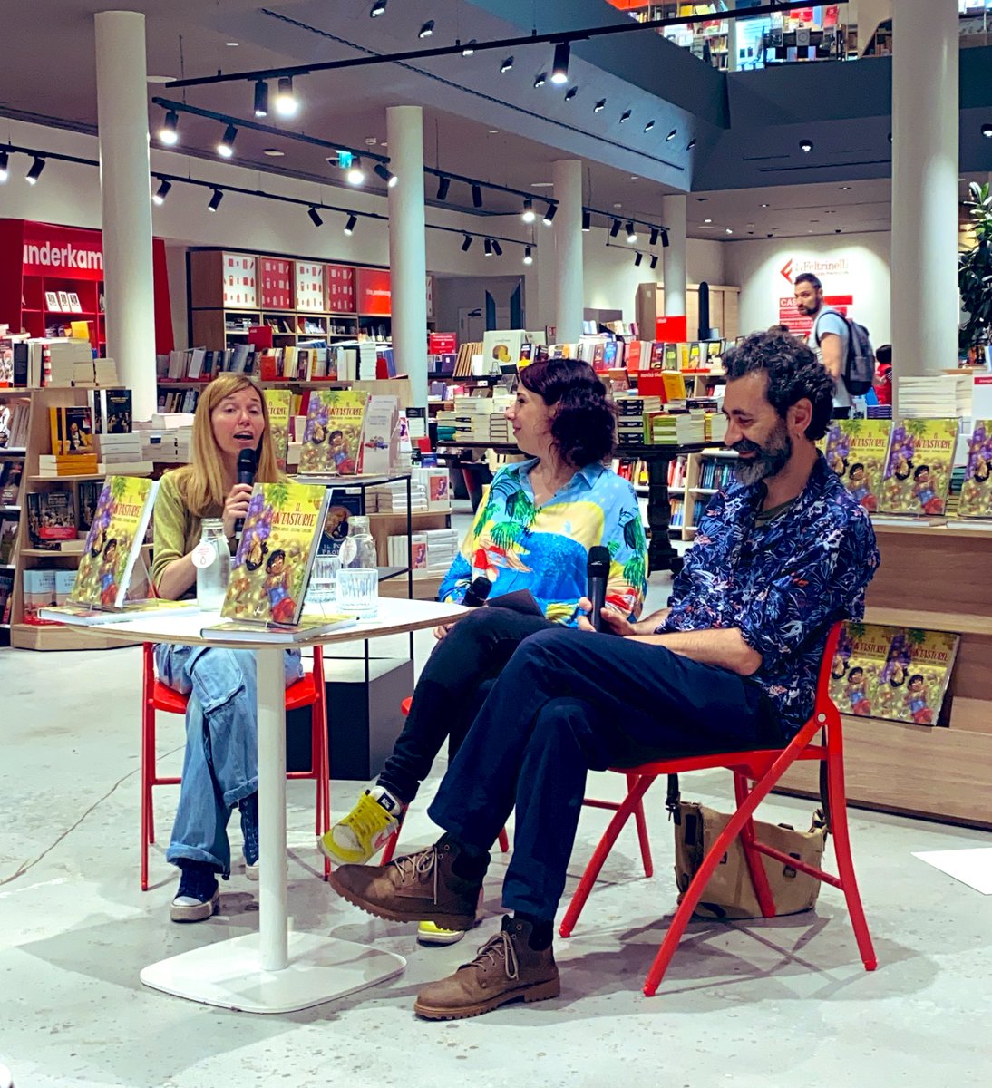 A Milano in <a href="/Feltrinelli_/">Feltrinelli Librerie</a> con Teresa Radice e Stefano Turconi che presentano con Caterina Marietti il loro nuovo graphic novel “Il Contastorie” <a href="/Baopublishing/">Bao Publishing</a>, da oggi in uscita 📚