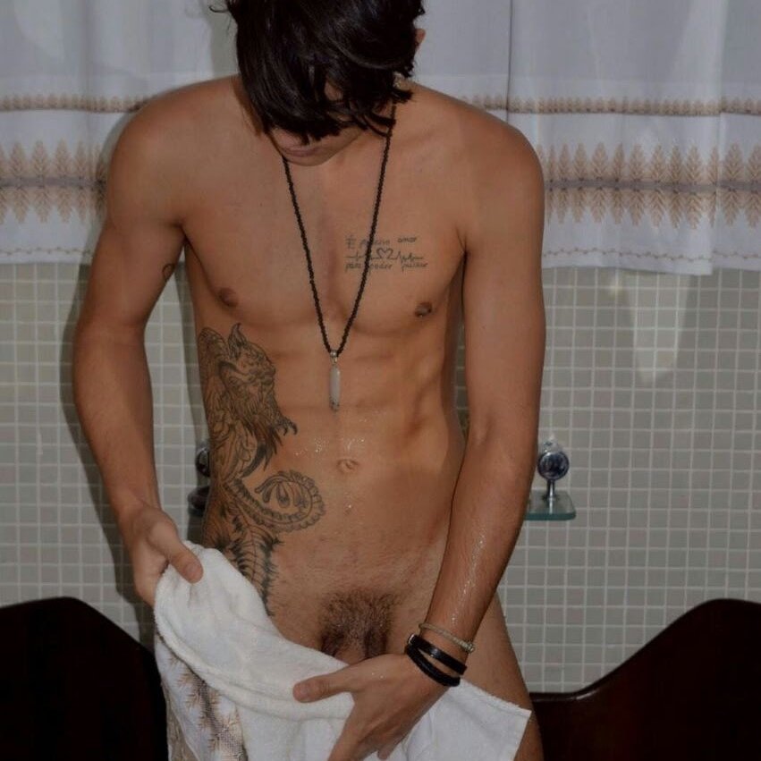 MatheusinhoShe2's tweet photo. Jaja volto a ter meu corpinho trincado rsrs

#beautifulboy #sexy #gay #LGBTQ #seduction https://t.co/bqd7VGezpB