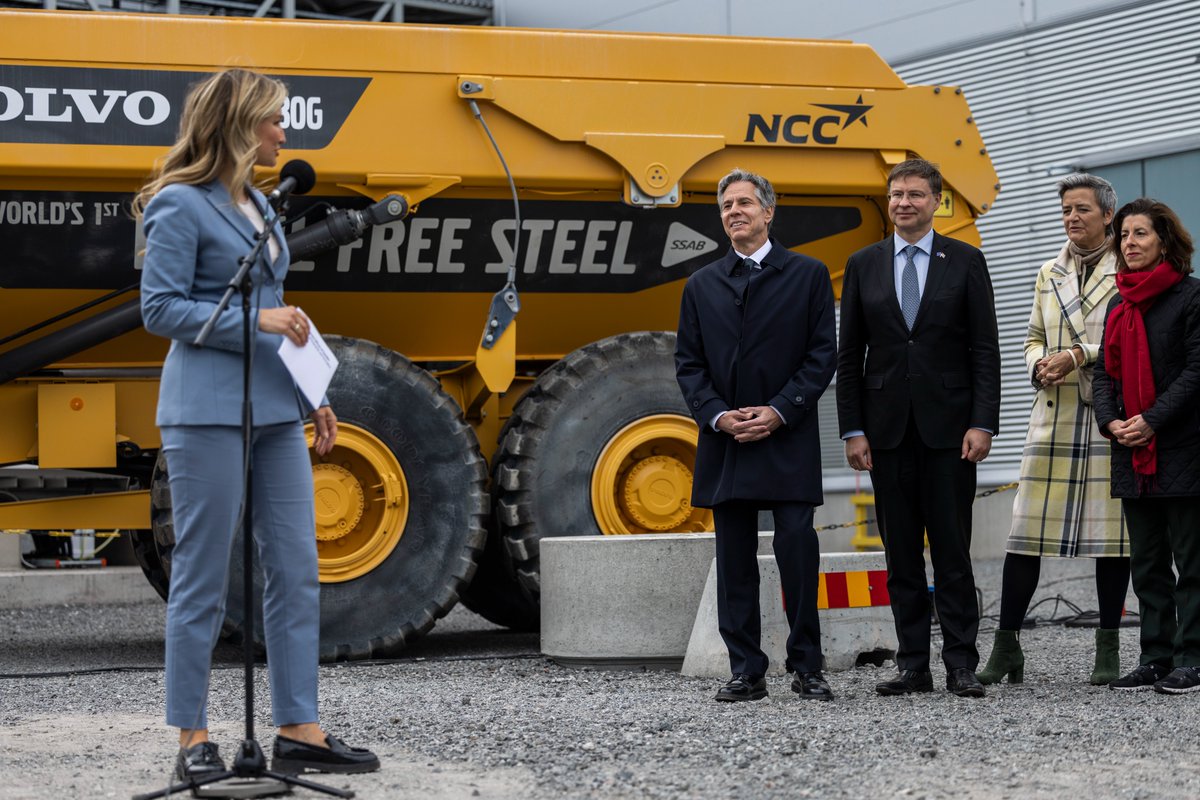 The world’s first fossil-free steel comes from Sweden🇸🇪

The fourth meeting of the 🇪🇺-🇺🇸 Trade &amp; Technology Council #TTC kicked off today with a visit to the HYBRIT pilot plant in Luleå, Sweden.

The HYBRIT technology can help reduce emissions from steel production worldwide.