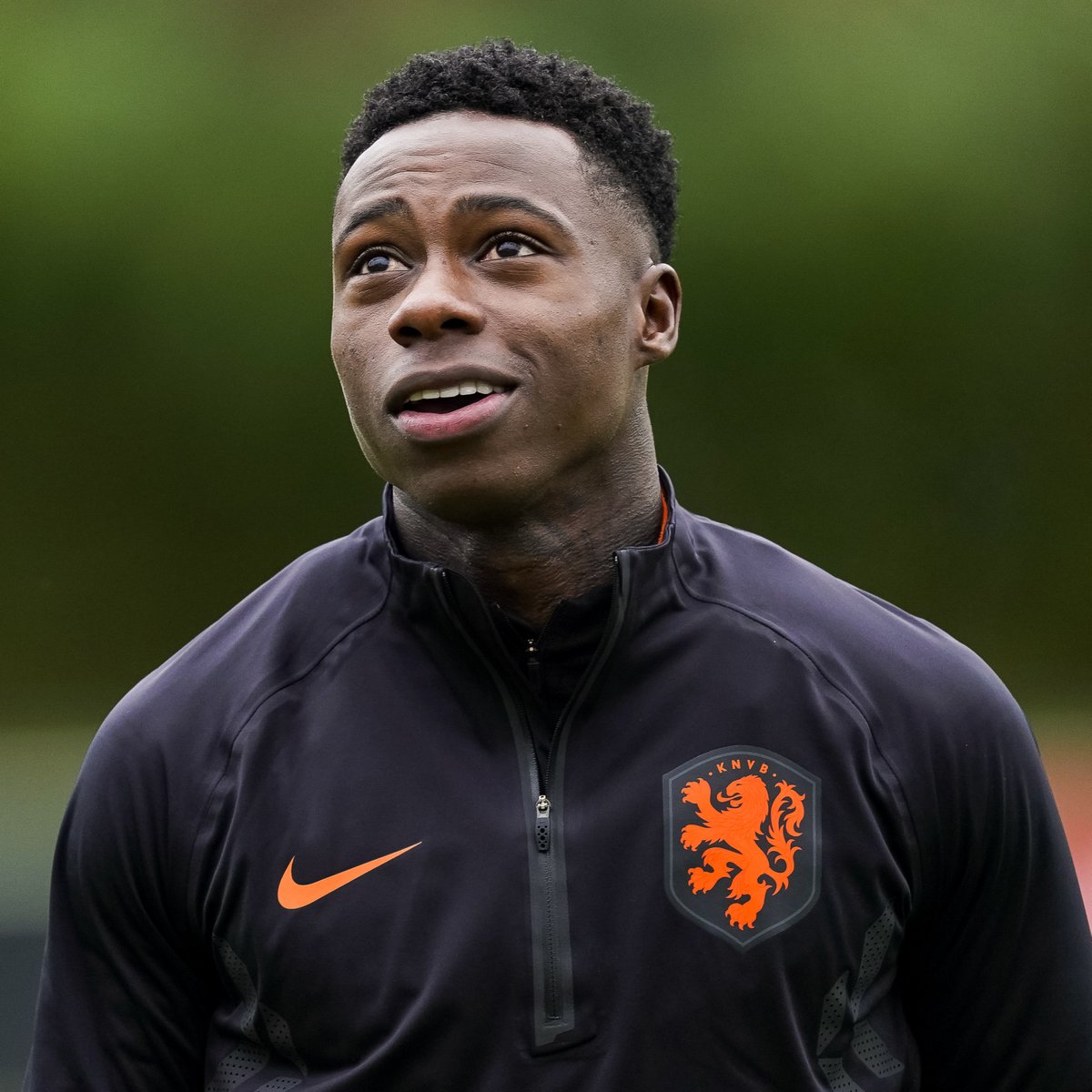 🚨 Quincy Promes 🇳🇱 est poursuivi par la justice pour avoir importé plus de 1300 kg de cocaïne (interceptés fin janvier 2020 dans le port d'Anvers 🇧🇪).

La valeur de la marchandise est estimée à 75 M€. 💰 

Le joueur joue aujourd'hui en Russie, au Spartak Moscou. S'il ne vient…