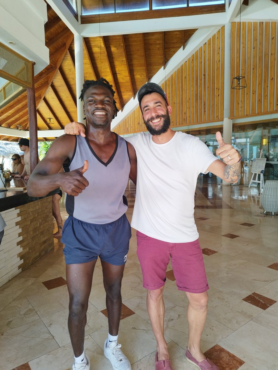 pinedaae's tweet photo. #LasFinalesDeTodaLaVida #TiempoDePlayoffs 1 semana con el joker y 1 semana con el espartano para completar la escala de grises, estuve en la playa con el hacendado de Butler ahora me falta el original https://t.co/buiNl5kVY3