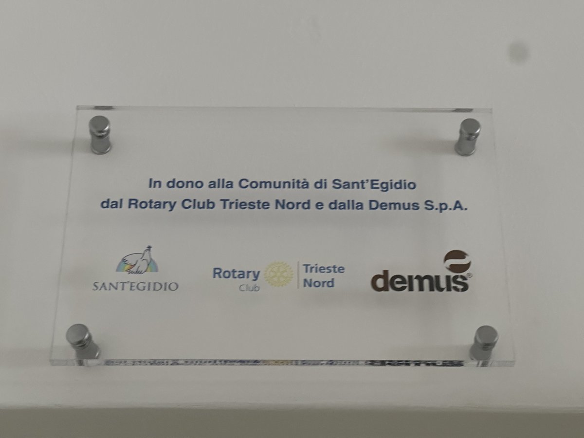 maxfabian66's tweet photo. Oggi alla Casa della Comunità di Sant'Egidio, alla presenza del Vescovo di Trieste Enrico Trevisi e dell'Assessore Pari Opportunità Massimo Tognolli, abbiamo avuto la gioia di consegnargli la cucina, con la quale preparano pasti per i bisognosi. https://t.co/92K2mUsh8g