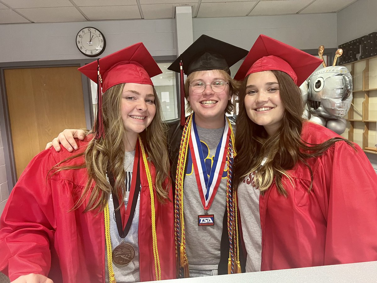 🎓 Love When Our Seniors Visit! SOOO Proud Of You!!! 🎓