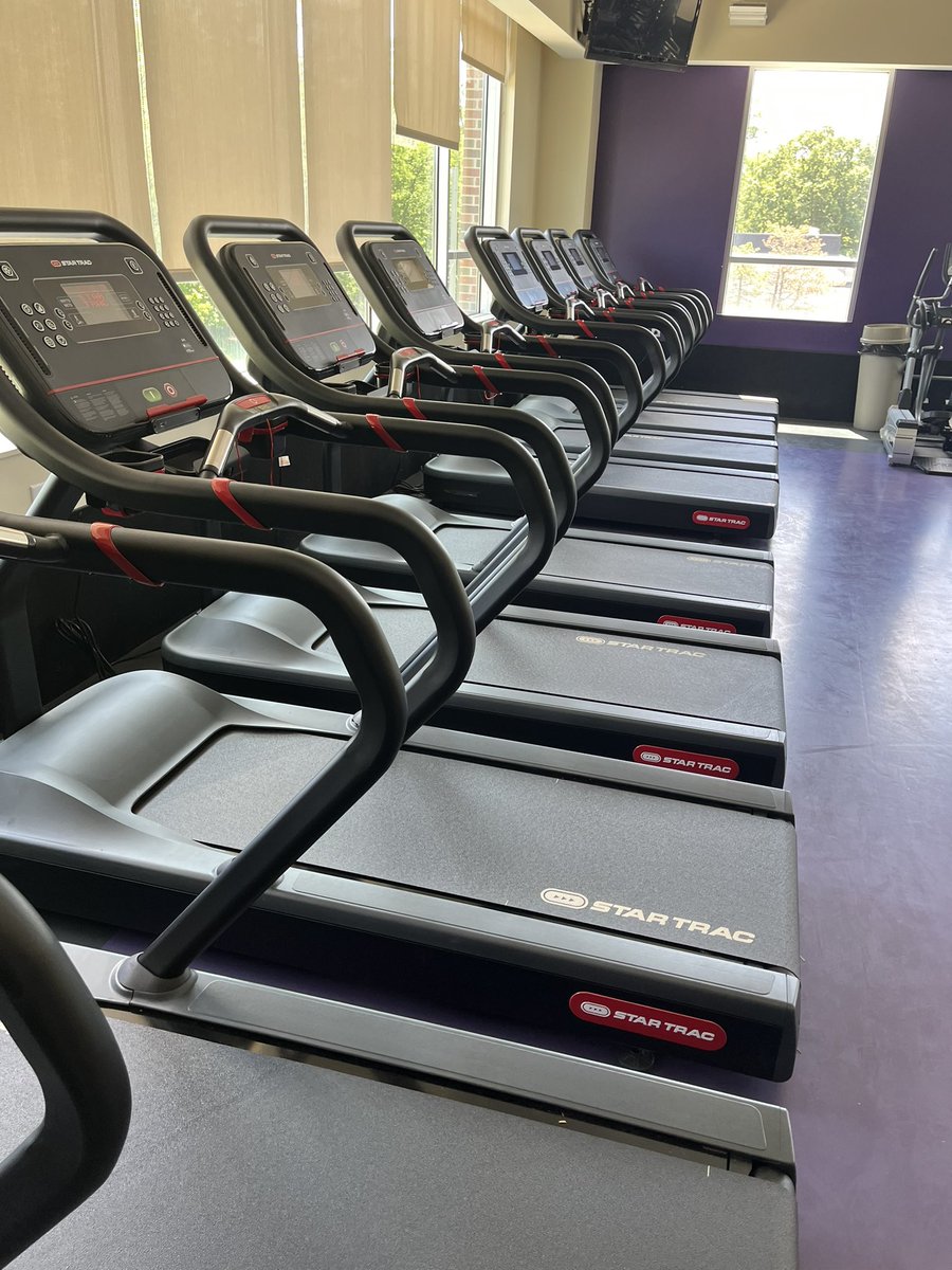 GrandeyJames44's tweet photo. Out with the old, in with the new! Upgrades for the Sommer Center fitness center! Thanks to Design2Wellness for their service! #ComeToBluffton https://t.co/tyZg7ZiUbA