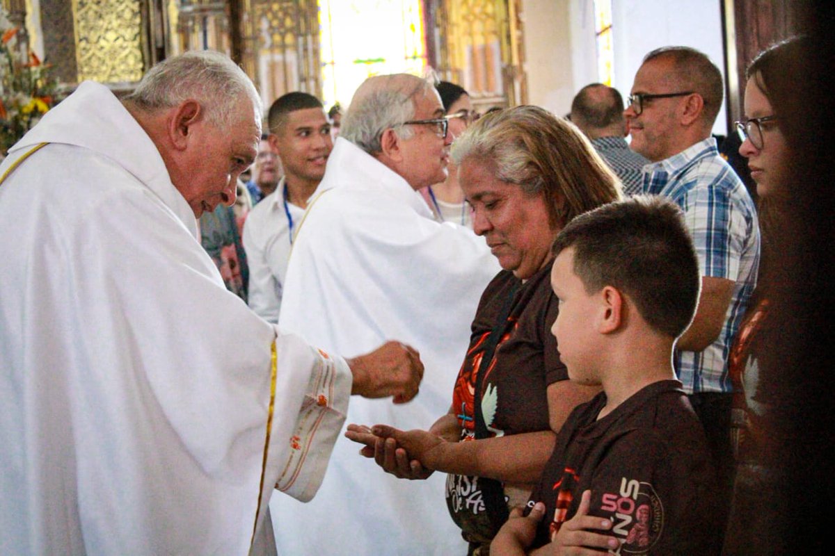 #Hilo 🧵 || Desde la Iglesia Catedral Metropolitana del Sagrado Corazón de Jesús, el gobernador de #Sucre @GPintoVzla y la viceministra de Política Interior y Seguridad Jurídica, Alana Zuloaga, participan en misa con motivo del 100° de la Diócesis de Cumaná.

#RenacimientoDelSur