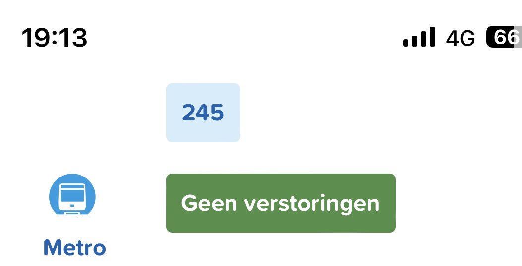 JRBangayan's tweet photo. @GVB_actueel vervolgens staan we wel al 8 minuten te wachten voor een metro. Waarom wordt er niets op de platformen omgeroepen? ☺️ https://t.co/ARluTFOniI