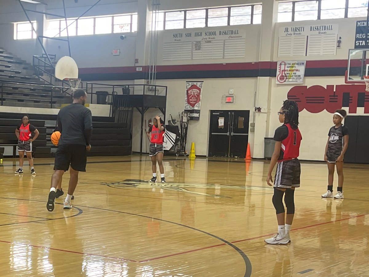 🏀South Side High School
First day of practice and several new faces! 
@SSHSHawks 
#chooseus