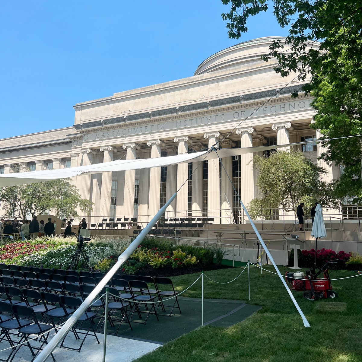 Happy Commencement week MIT! 🎓

Looking for something to do between activities and ceremonies? Take a walk along the <a href="/BostonInnoTrail/">The Innovation Trail</a> ! There are a few stops on campus to get you started. 

Learn more about everything commencement-related at 🔗 commencement.mit.edu #mit2023