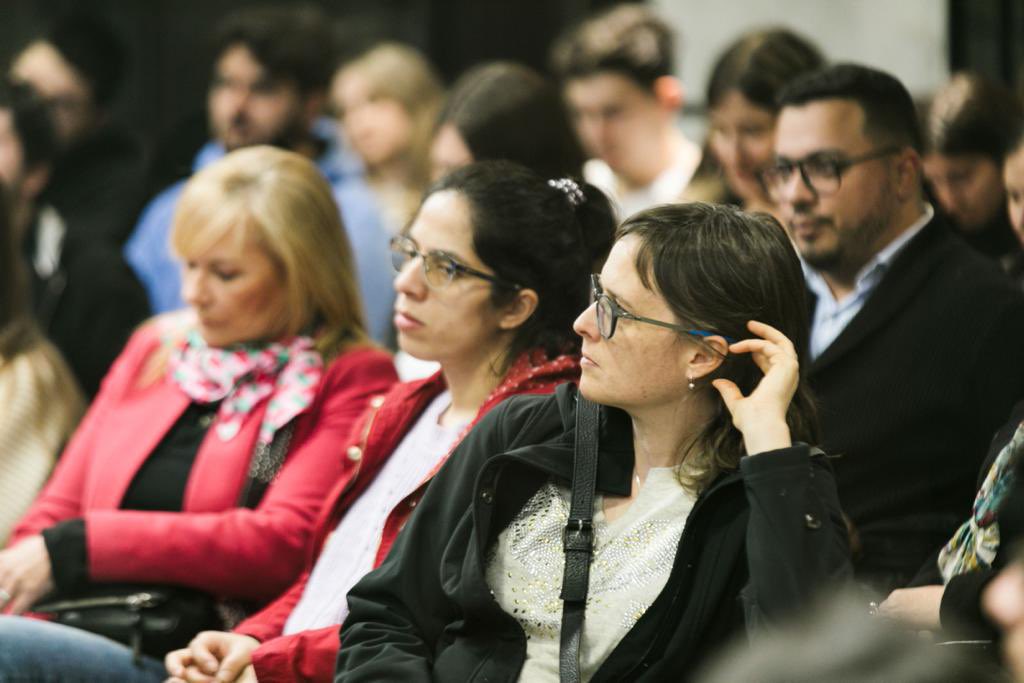 JJuaneda's tweet photo. Junto al gran equipo que conformamos en @FundCiudadanos presentamos “Diálogos para una ciudad global”. Un análisis y diagnóstico certero de nuestro Centro de Estudios @cigloarok, que viene formulando ideas y propuestas para las ciudades que desean internacionalizarse. #CiGlo https://t.co/xkH146NZkO
