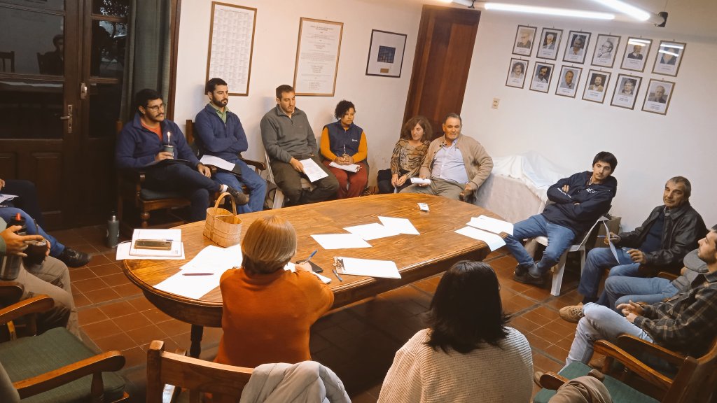 Mesa Desarrollo Rural de Basalto Profundo en <a href="/CALSAL1/">CALSAL</a> 
1. La pertinencia y receptividad a la asistencia técnica en la perspectiva de los productores. 
2.Plan Nacional de Agricultura Familiar impulsado por la #REAF
Desafíos para el diseño de políticas agropecuarias. #DescentraUy