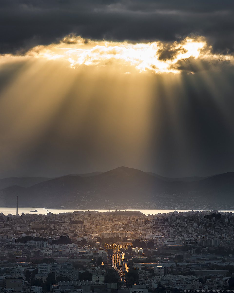 Sometimes in late afternoon, the city is bathed in gorgeous sunlight. #Athens #Greece | instagram.com/p/Cs4Bu2DoyRF/