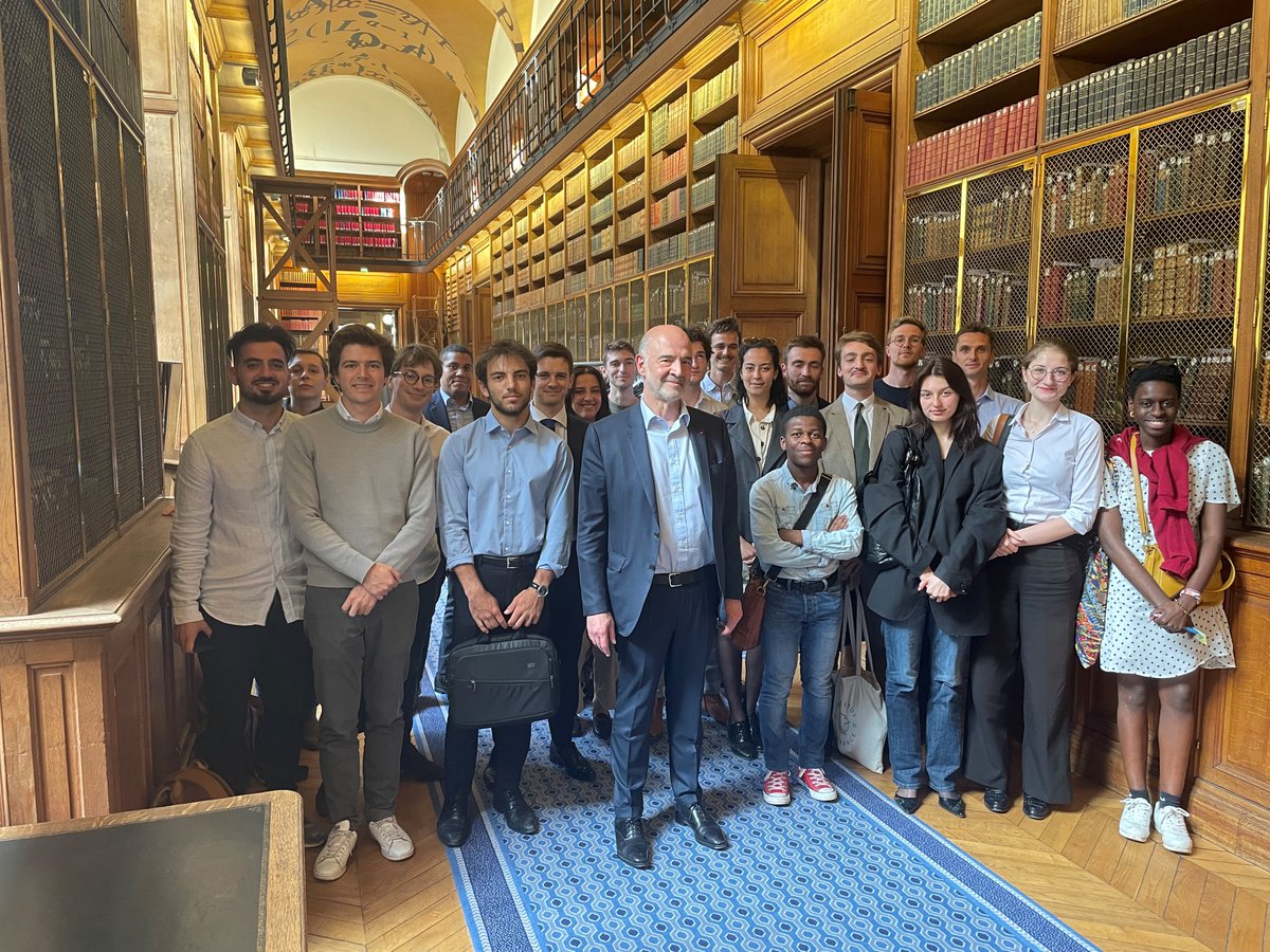 Échanges passionnants avec la commission de politique de la conférence Olivaint sur les missions de la Cour des Comptes. 🎓La conférence fêtera ses 150 ans l’an prochain et ses membres conservent un goût immodéré pour l’engagement et le débat. Bravo à eux !