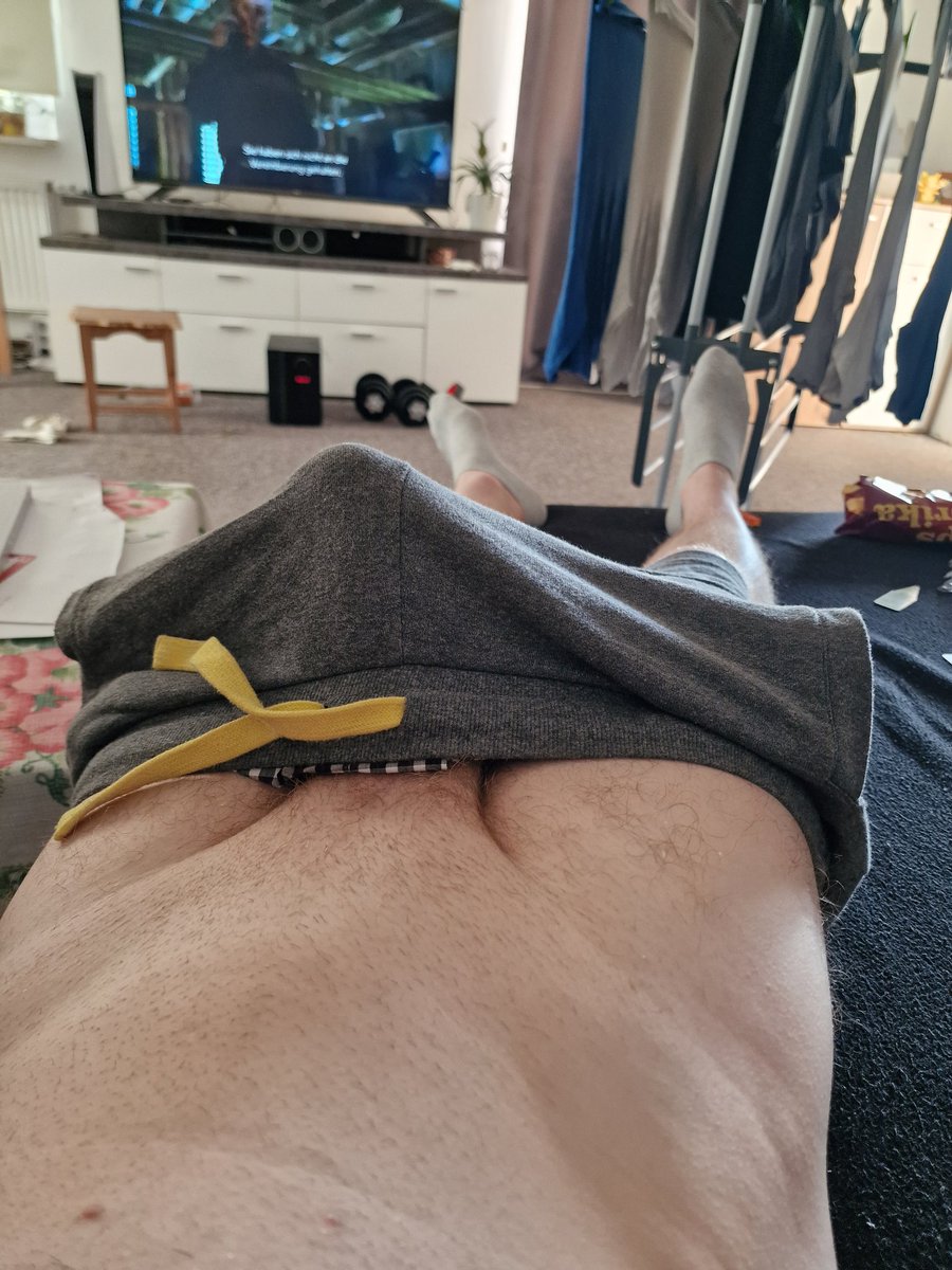 Wer hilft mir weiter runterziehen?? 🤤🤤🙈🙈😈😈🍆🍆
Rt für weiter runterziehen hrrr
#horny #hard #uncut #body #Single #cock #top #like #follower #fyp #foryou #twitter #xxx #fsk18 #Sonne #gay #retween