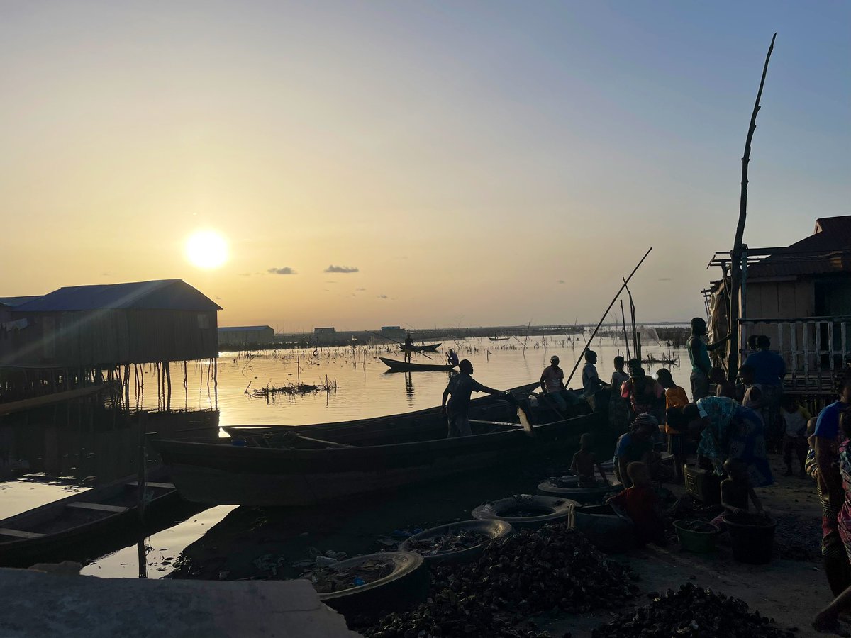 Standing room only at #Migbeghoue community data return after first-ever citywide informal settlement house numbering in #Cotonou — to build a map and a community-led process to plan for in-situ upgrading alternatives 

#KnowYourCity -&gt; #TransformYourCity