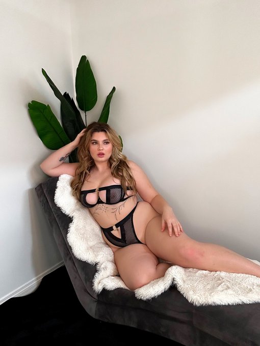 Describe this picture with one word https://t.co/VBbBSlCkR9<a href="/tag/bbq"class="tags"><span>#bbq</span></a><a href="/tag/poly"class="tags"><span>#poly</span></a><a href="/tag/instagramdown"class="tags"><span>#instagramdown</span></a>