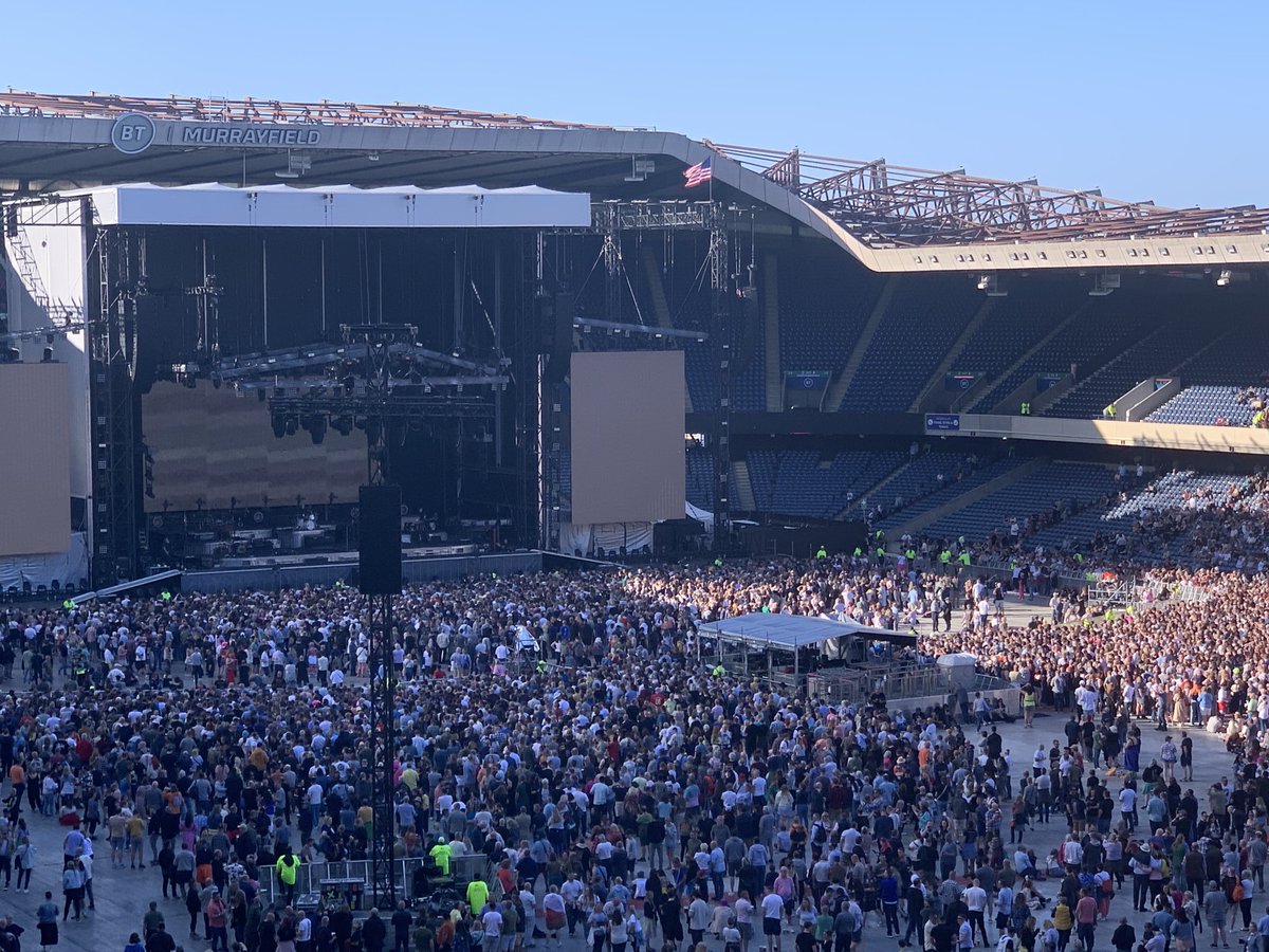 Ardblair's tweet photo. Wij zijn binnen, laat het feest beginnen🎶 Bruce Springsteen https://t.co/fPmJ1tBejr