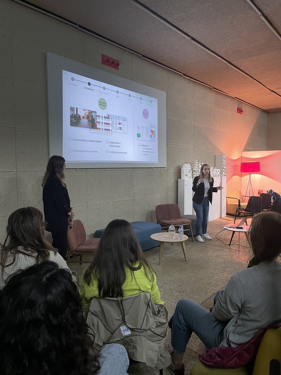 Ya estamos de lleno en la charla de Raquel y Lucía sobre diseño estratégico y su unión con UX/UI en la #CentraldeDiseño, usad el hastag  #LTUX_MAD si estáis por aquí 😀