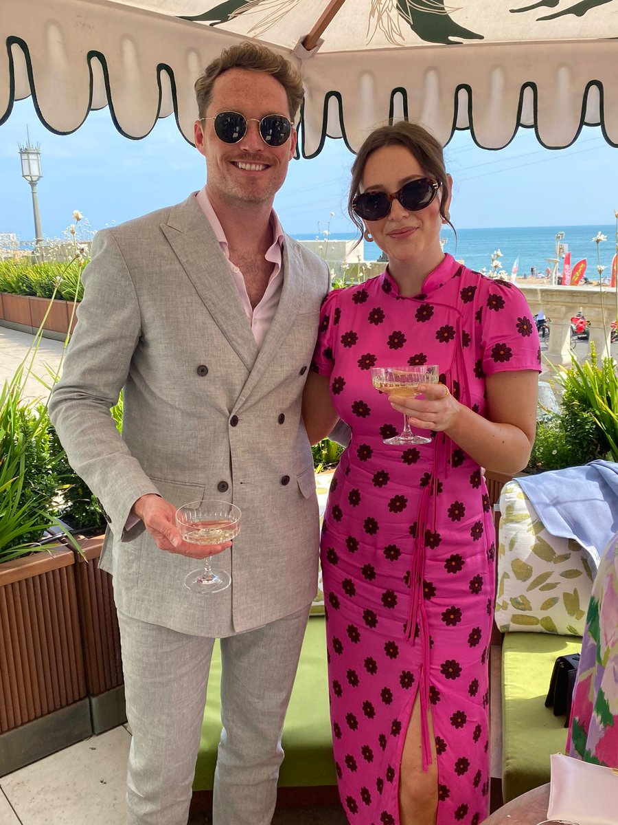 ReleaseGibbons's tweet photo. Summer wedding szn #notacouple 🏳️🌈 ❤️ https://t.co/np0GJtY6Sw