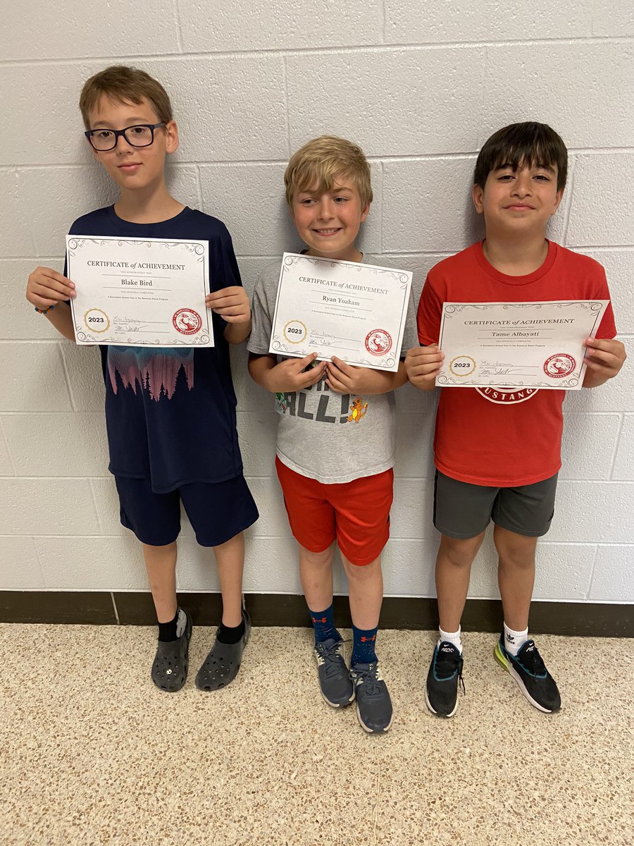 clalko2's tweet image. So proud of all our students and their accomplishments this school year! @martellmustangs #pizzaparty #resourceroom