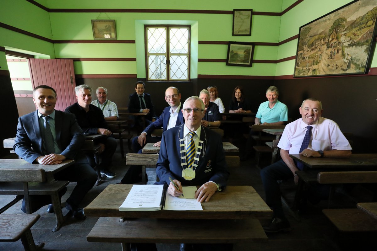 TOURISM: <a href="/ClareCoCo/">Clare County Council</a> today signed a contract with <a href="/LSHtweets/">LambertSmithHampton</a> to undertake an in-depth review of the Clare-based assets of <a href="/ShannonHeritage/">Shannon Heritage</a>, which will guide all future investment in maintenance, remedial and conservation works at the sites. 

Details - dunphycommunications.ie/clare-county-c…