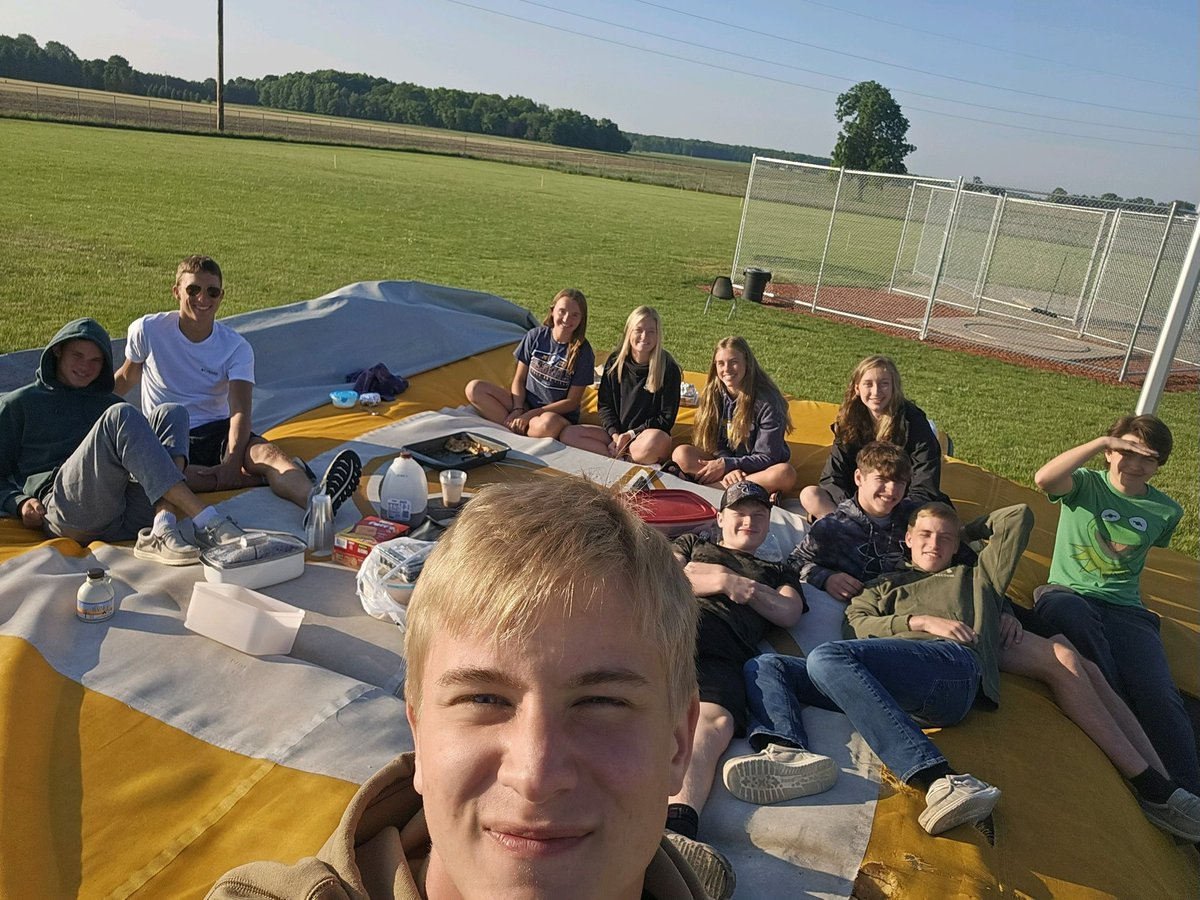 PWTrackXC's tweet image. Tradition doesn’t graduate!

State Finals week always starts for us with a “Breakfast at the Mats”!

#everypointcounts