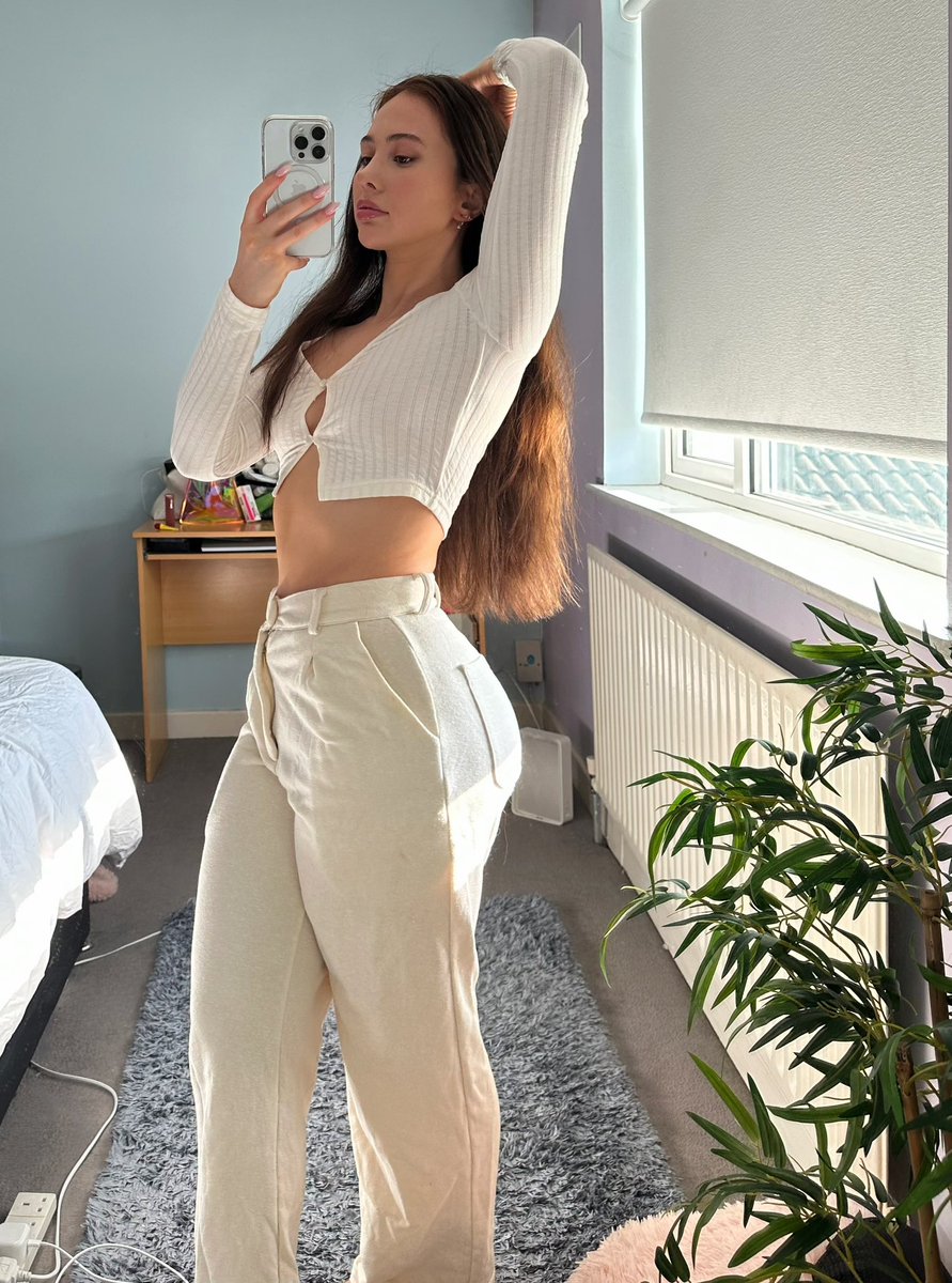 Paola Rosalina on Twitter: "RT @Jilleebaby: My hair’s getting long"