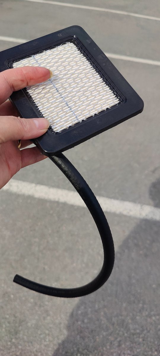 Minulla on aina vähän hävettänyt käydä "miestenkaupoissa". Kun en tiedä niitten värkkien oikeita nimiä.
Tänään koin ison onnistumisen tunteen kun rohkaisin mieleni, ja luulen että sain ostettua sitä mitä pitikin.