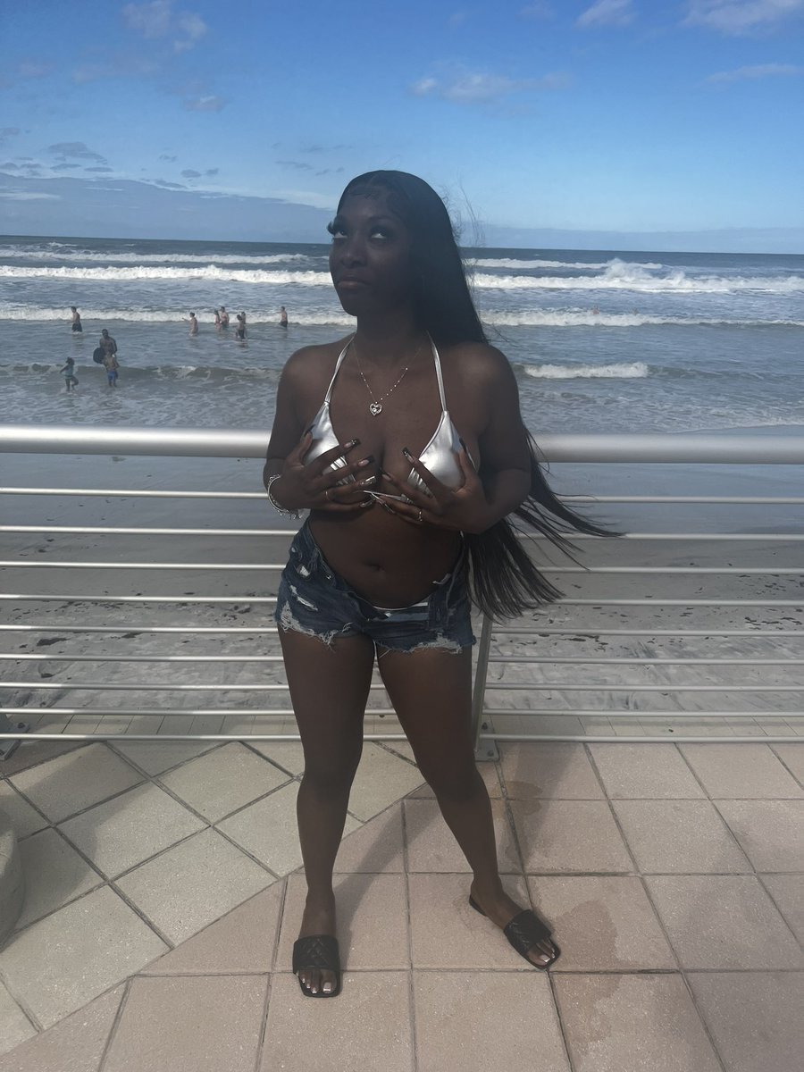 shesosadittyy's tweet photo. actin bad alllllllllll summmer๐ผ! #litlando https://t.co/blLRFFxRGJ