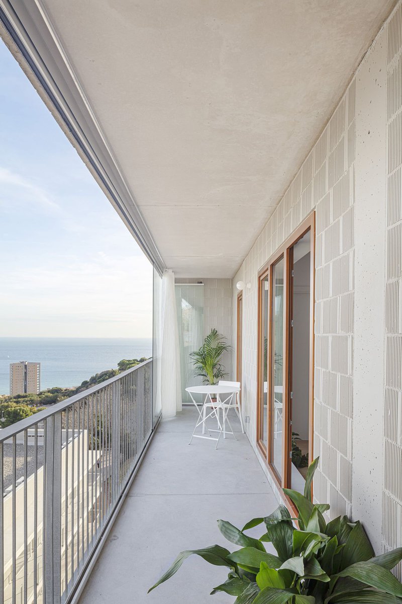 Arqenblanco's tweet photo. Viviendas Sociales en Turó del Sastre - XVSTUDIO + DATAAE
Imagen: Adriá Goula
________________________________
#xvs #dataae #adriagoula #turodelsastre #cataluña #españa #arquitecturaespaña #arquitecturaenblanco #arquitectura #architecture #archdaily #architectureinwhite https://t.co/gLApT3VaiM