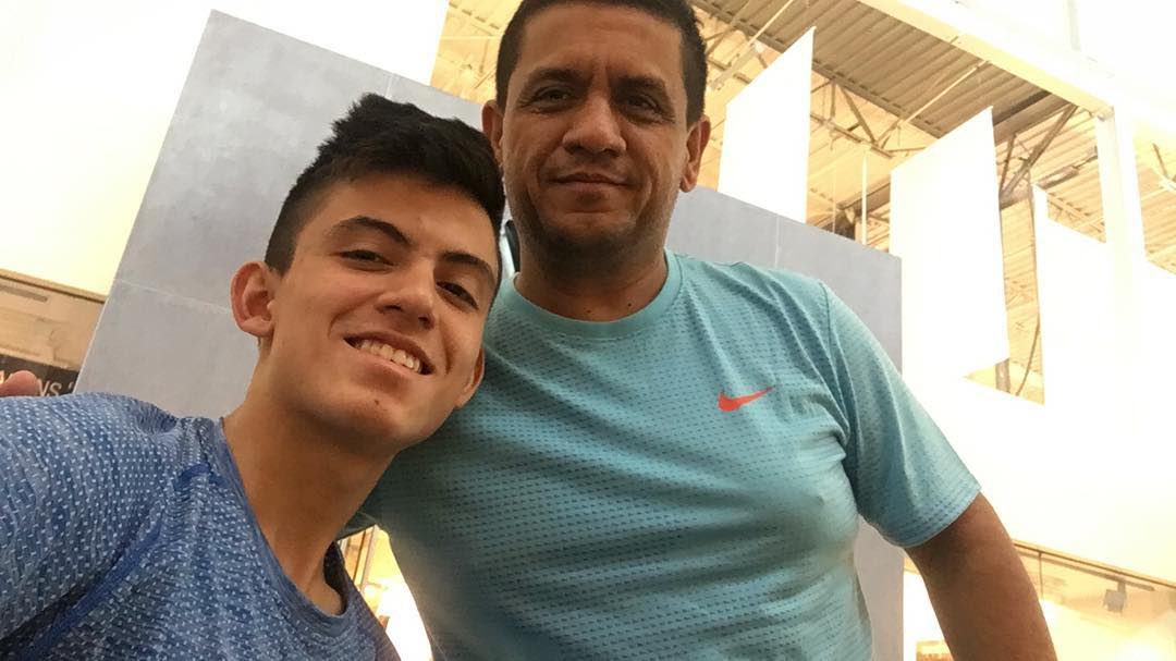 zuricht94's tweet photo. DENUNCIA

El presidente de la Federación Venezolana de Patinaje (FEVEPATINAJE) Carlos Rojas, es un barines y militante chavista, abusando de su cargo, amedrenta a entrenadores, atletas, empleados, etc. y manifiesta públicamente tener el poder de hacer lo que le plazca en la federación porque cuenta con el apoyo y la bendición de la Almirante Carmen Meléndez, quién es su amiga de la infancia y madrina de su hijo, aunado a esto, le debe protección porque es uno de sus testaferros más leales.

Rojas modifica y manipula a su favor todo lo relacionado al patinaje, pues además de ser el presidente de la Federación, su hijo José Carlos Rojas es un atleta de “alto rendimiento” porque así lo decidió su padre.
