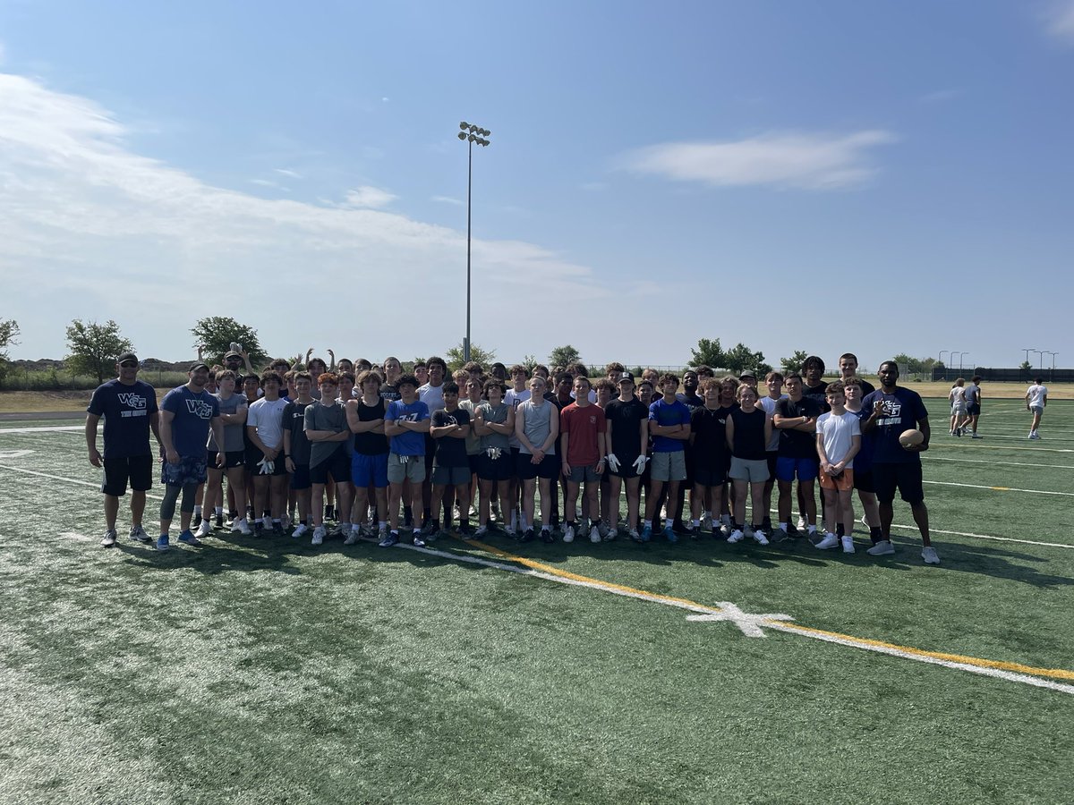 Tyrel_Lenard's tweet photo. 9th grade defense got after it today in skills! Their level of execution on day one of blitz install was wild. This will be a dangerous group. 
#DarkAlleyDefense #HUNT https://t.co/bLPzOXkK9B