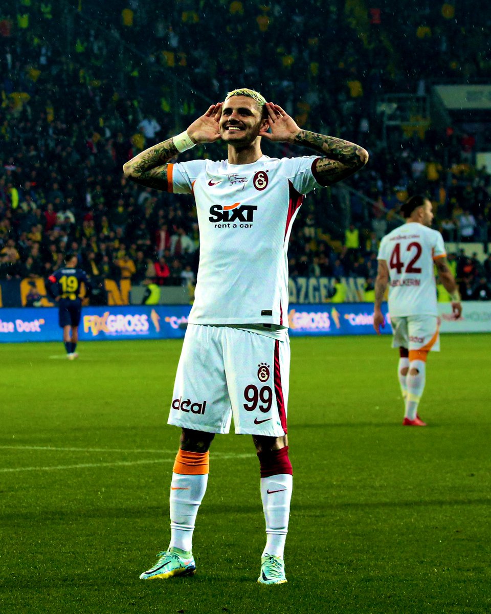 atavratfelipe's tweet photo. Mauro Icardi.. Şekersiz içilmeyen çaydır, yatağın yanınaki prizdir, çiğ köftenin yanındaki sostur, künefenin üzerindeki dondurmadır, patates kızartmasına sıkılan ketçaptır, rakının yanına koyulan beyaz peynirdir.. Icardi candır can. https://t.co/OLFdyGVlHv